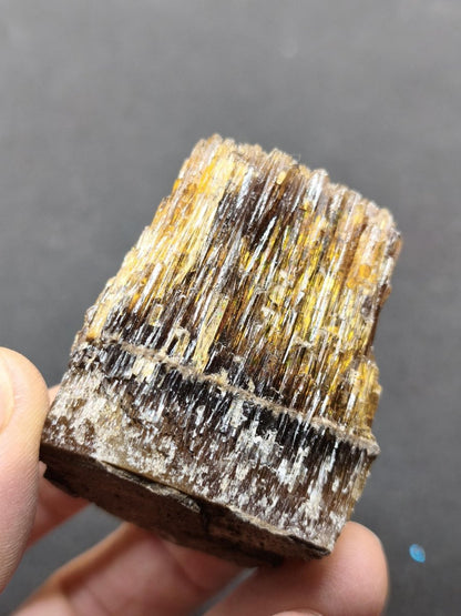 Chocolate Calcit Rohkristall – Honigbraune Kristallstufe mit dunkler Bänderung | Unikat Kristall Deko Heilstein Geschenk Haus Wohnen - Art of Nature Berlin