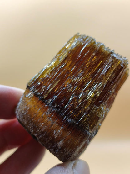 Chocolate Calcit Rohkristall – Honigbraune Kristallstufe mit dunkler Bänderung | Unikat Kristall Deko Heilstein Geschenk Haus Wohnen - Art of Nature Berlin