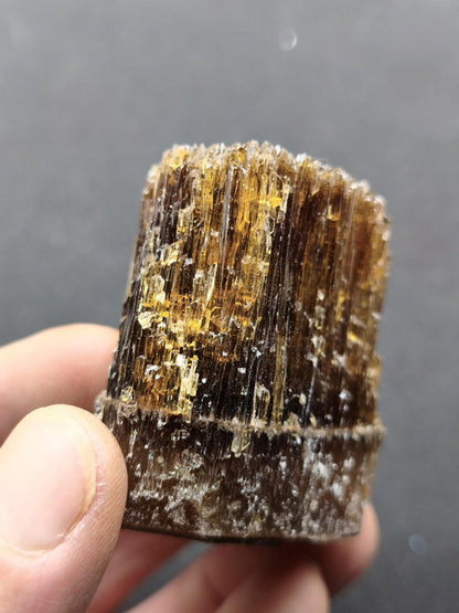 Chocolate Calcit Rohkristall – Honigbraune Kristallstufe mit dunkler Bänderung | Unikat Kristall Deko Heilstein Geschenk Haus Wohnen - Art of Nature Berlin