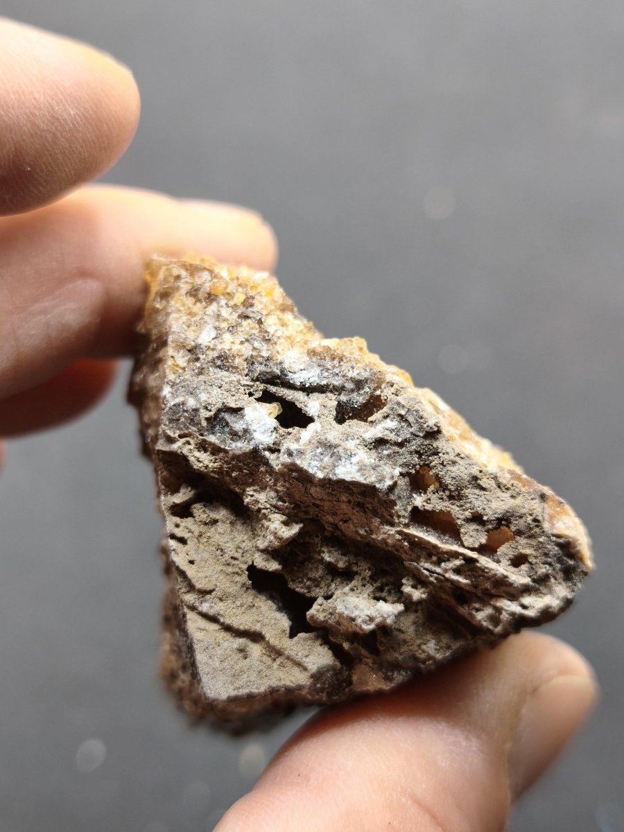 Chocolate Calcit Rohkristall – Honigbraune Kristallstufe mit dunkler Bänderung | Unikat Kristall Deko Heilstein Geschenk Haus Wohnen - Art of Nature Berlin