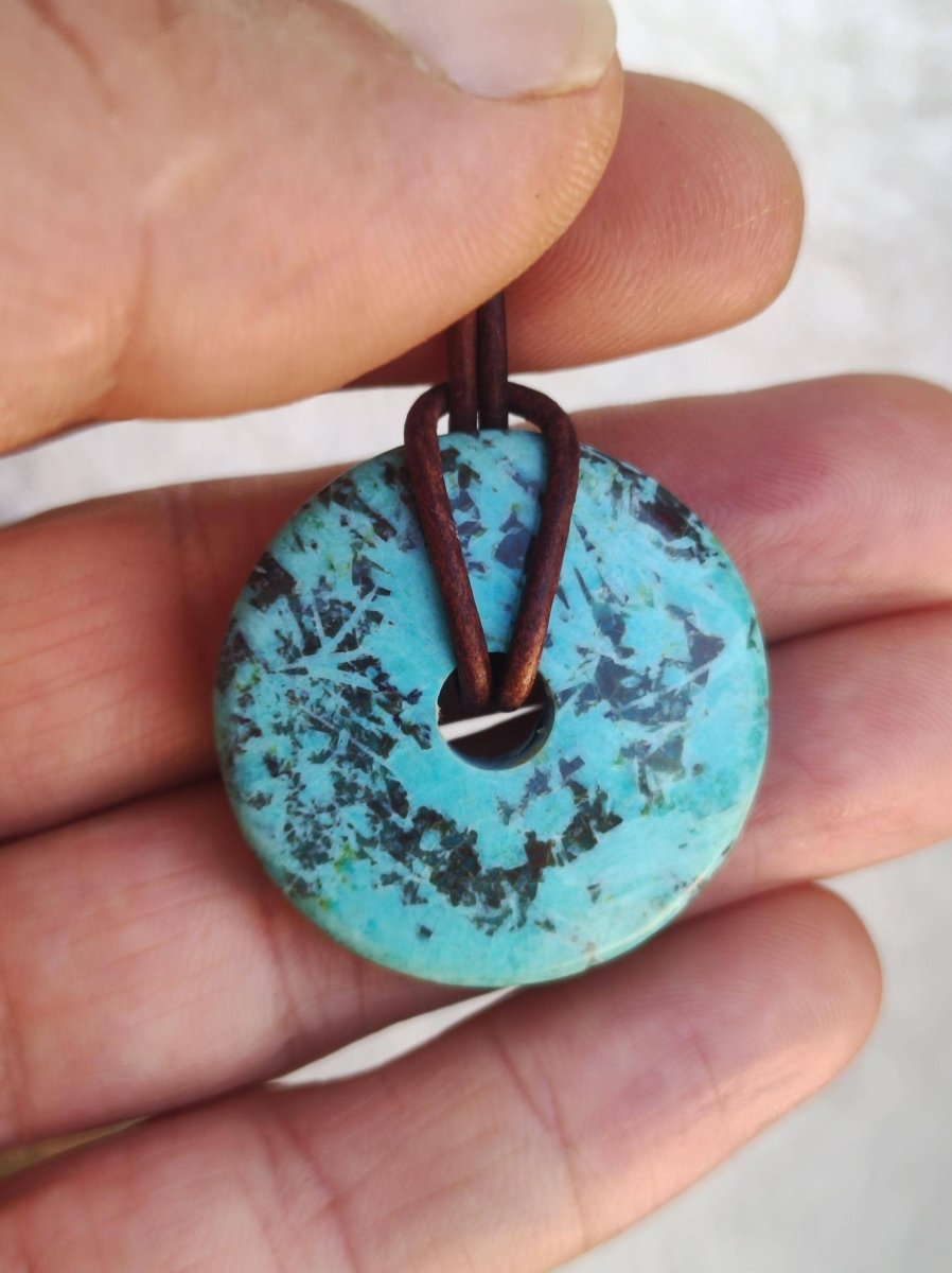 Chrysocoll Chrysokolla Donut 30mm Edelstein Kette Heilstein Schutzsymbol Mann Frau Glück HIPPIE GOA Boho Tibet Ethno Natur Rarität Geschenk - Art of Nature Berlin