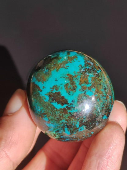 Chrysocoll Handschmeichler AAA Qualität Fair Trade Edelstein flacher Stein Auflegestein Bastel Makramee Heilstein Crysokoll Crysokolla - Art of Nature Berlin