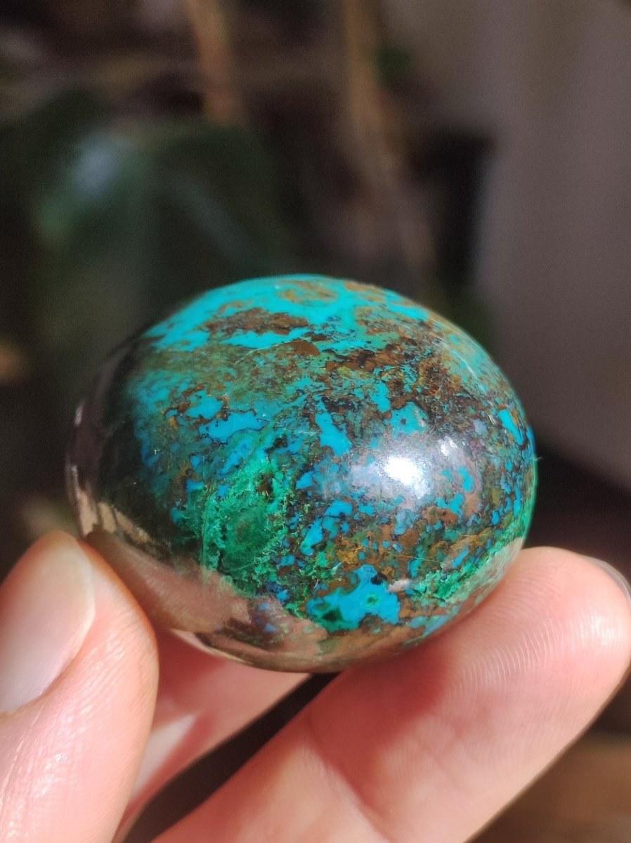 Chrysocoll Handschmeichler AAA Qualität Fair Trade Edelstein flacher Stein Auflegestein Bastel Makramee Heilstein Crysokoll Crysokolla - Art of Nature Berlin