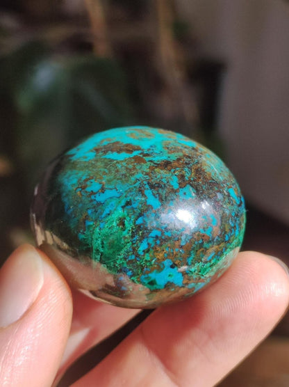 Chrysocoll Handschmeichler AAA Qualität Fair Trade Edelstein flacher Stein Auflegestein Bastel Makramee Heilstein Crysokoll Crysokolla - Art of Nature Berlin