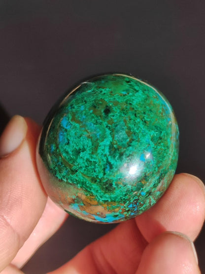 Chrysocoll Handschmeichler AAA Qualität Fair Trade Edelstein flacher Stein Auflegestein Bastel Makramee Heilstein Crysokoll Crysokolla - Art of Nature Berlin