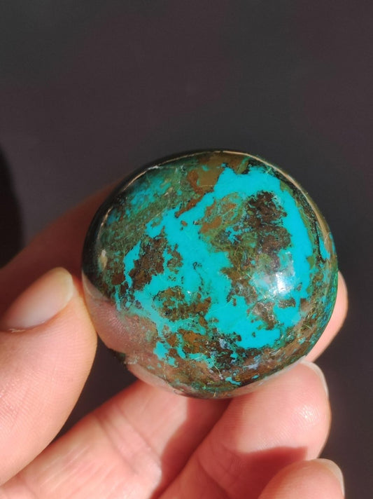 Chrysocoll Handschmeichler AAA Qualität Fair Trade Edelstein flacher Stein Auflegestein Bastel Makramee Heilstein Crysokoll Crysokolla - Art of Nature Berlin