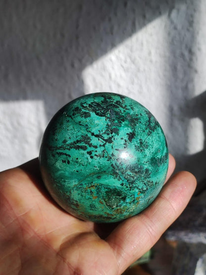 Chrysocoll Sphere A ~ Magische Edelstein Kugel Massage & Deko Crystal Meditation Heilstein Rarität Sammler Mineral Rund Chrysokolla Boho - Art of Nature Berlin