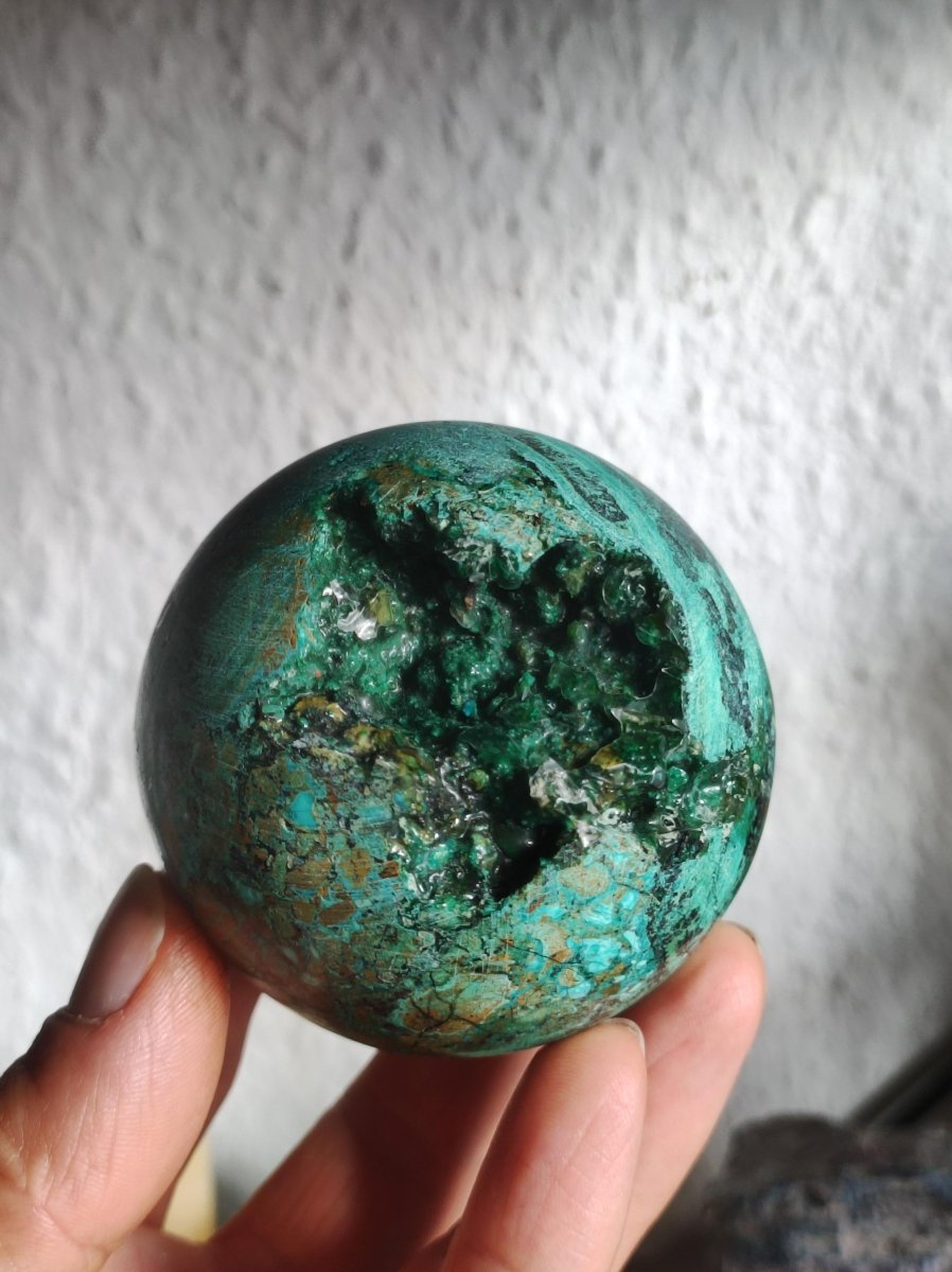 Chrysocoll Sphere A ~ Magische Edelstein Kugel Massage & Deko Crystal Meditation Heilstein Rarität Sammler Mineral Rund Chrysokolla Boho - Art of Nature Berlin