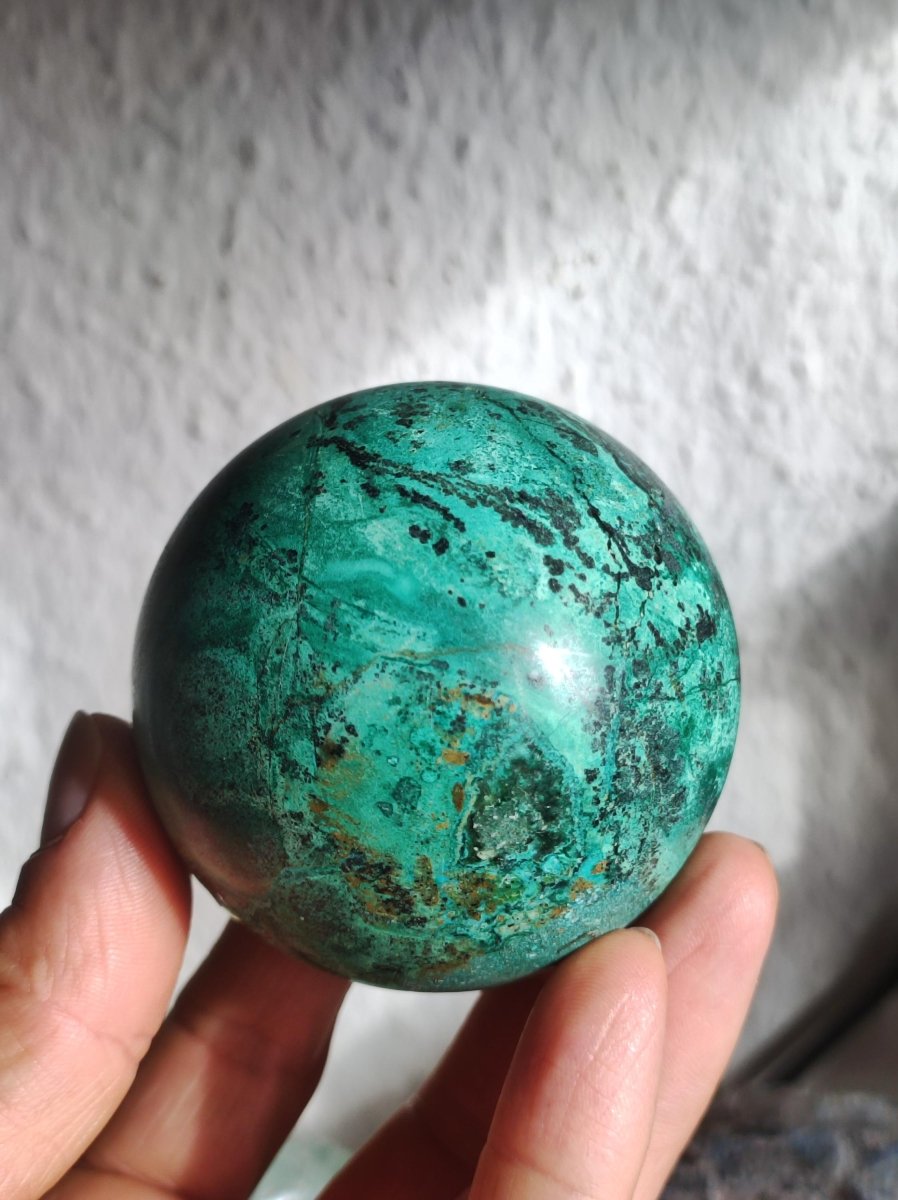 Chrysocoll Sphere A ~ Magische Edelstein Kugel Massage & Deko Crystal Meditation Heilstein Rarität Sammler Mineral Rund Chrysokolla Boho - Art of Nature Berlin