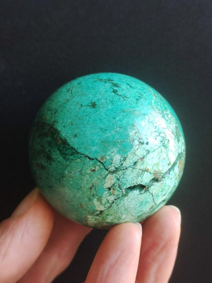 Chrysocoll Sphere A ~ Magische Edelstein Kugel Massage & Deko Crystal Meditation Heilstein Rarität Sammler Mineral Rund Chrysokolla Boho - Art of Nature Berlin