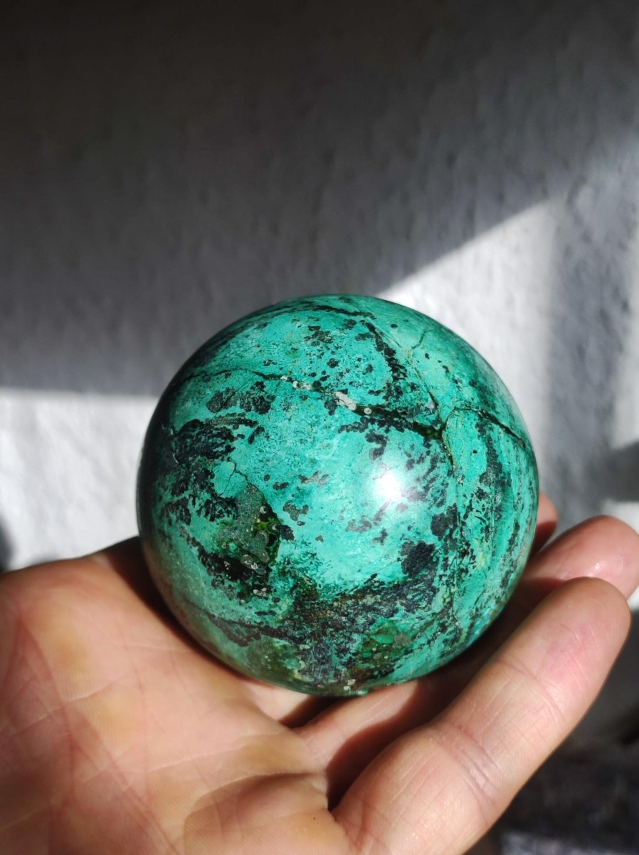Chrysocoll Sphere A ~ Magische Edelstein Kugel Massage & Deko Crystal Meditation Heilstein Rarität Sammler Mineral Rund Chrysokolla Boho - Art of Nature Berlin