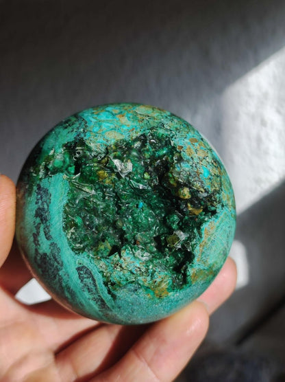 Chrysocoll Sphere A ~ Magische Edelstein Kugel Massage & Deko Crystal Meditation Heilstein Rarität Sammler Mineral Rund Chrysokolla Boho - Art of Nature Berlin