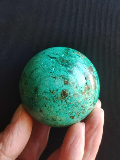 Chrysocoll Sphere A ~ Magische Edelstein Kugel Massage & Deko Crystal Meditation Heilstein Rarität Sammler Mineral Rund Chrysokolla Boho - Art of Nature Berlin