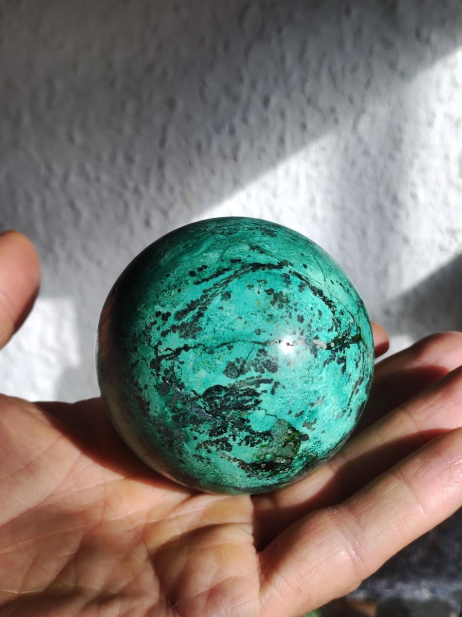 Chrysocoll Sphere A ~ Magische Edelstein Kugel Massage & Deko Crystal Meditation Heilstein Rarität Sammler Mineral Rund Chrysokolla Boho - Art of Nature Berlin