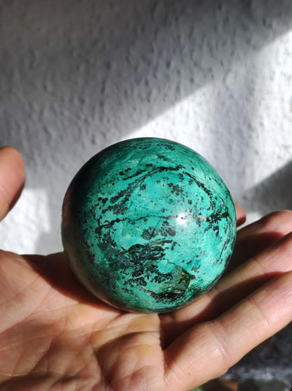 Chrysocoll Sphere A ~ Magische Edelstein Kugel Massage & Deko Crystal Meditation Heilstein Rarität Sammler Mineral Rund Chrysokolla Boho - Art of Nature Berlin