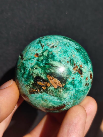 Chrysocoll Sphere A ~ Magische Edelstein Kugel Massage & Deko Crystal Meditation Heilstein Rarität Sammler Mineral Rund Chrysokolla Boho - Art of Nature Berlin