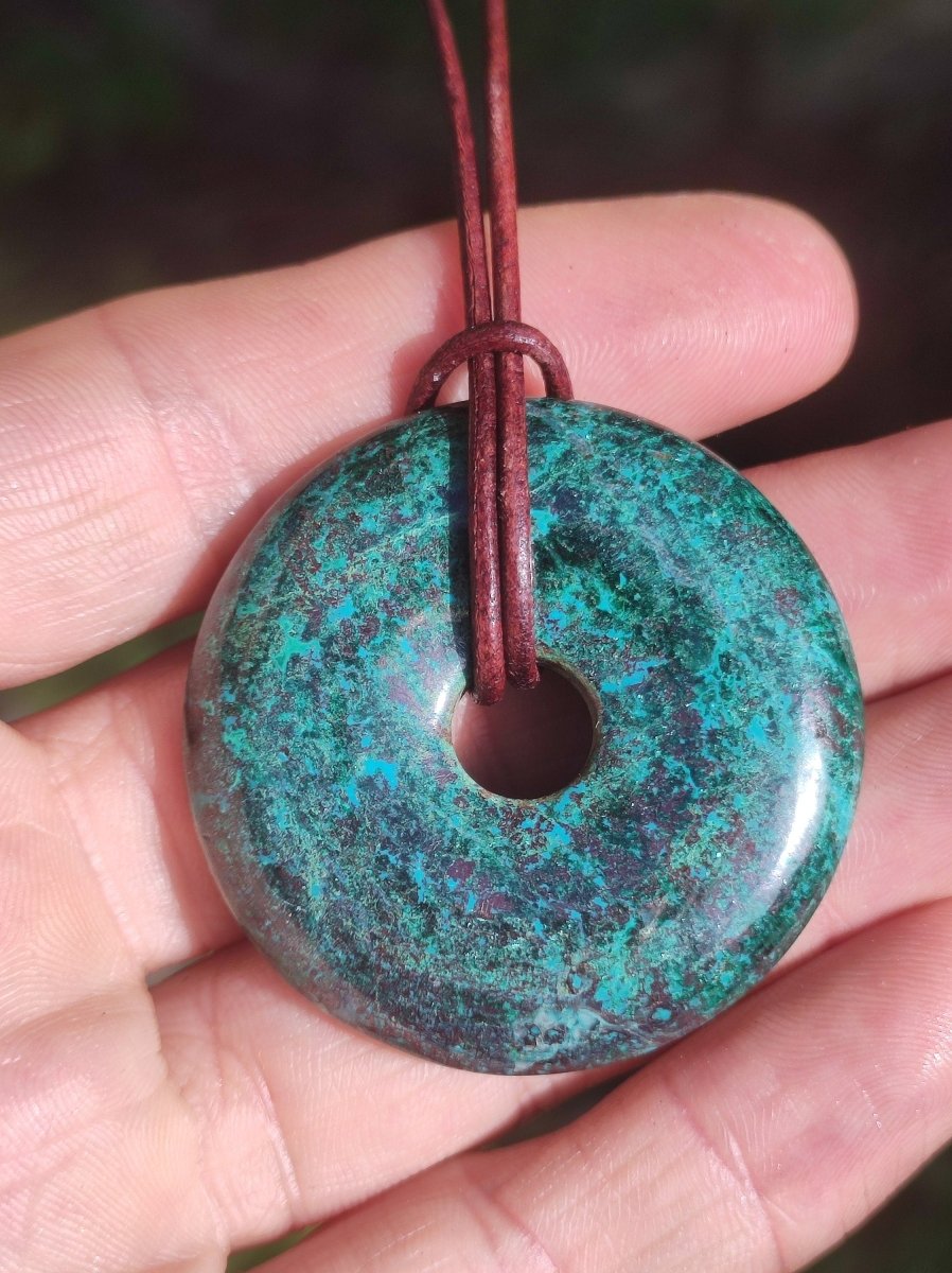 Chrysokoll Chrysocoll Donut 40mm Edelstein Kette Heilstein Schutzsymbol Mann Frau Glück HIPPIE GOA Boho Tibet Ethno Natur Rarität Geschenk - Art of Nature Berlin