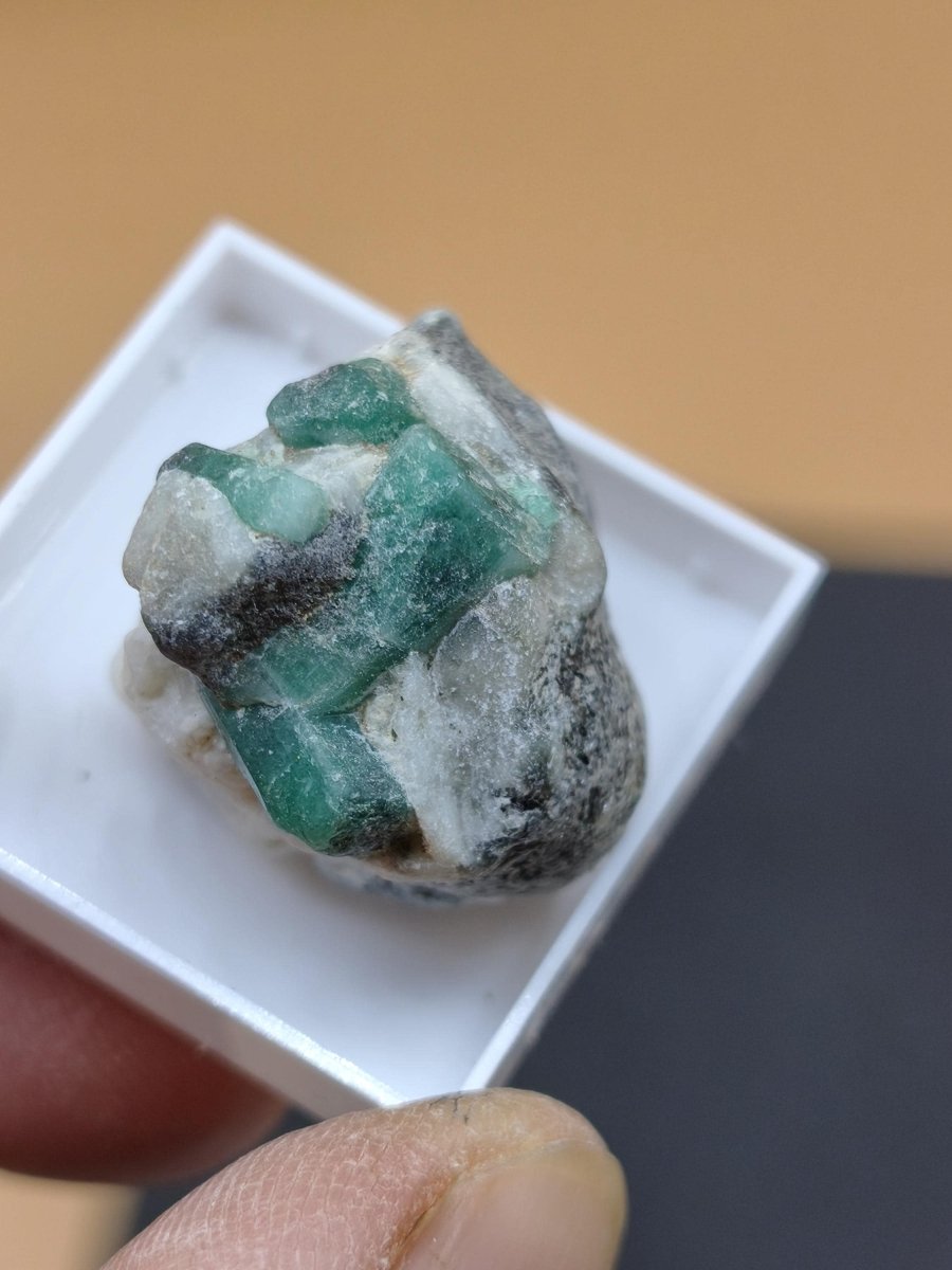 Chrysokoll mit Kristallen – Ray Mine Arizona USA | 4 Unikate zur Wahl Sammler roh Mineralien Stufe Geschenk - Art of Nature Berlin
