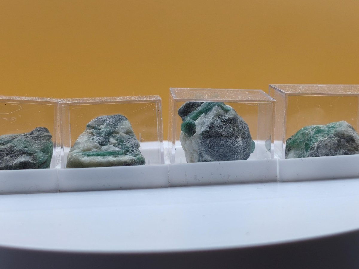 Chrysokoll mit Kristallen – Ray Mine Arizona USA | 4 Unikate zur Wahl Sammler roh Mineralien Stufe Geschenk - Art of Nature Berlin
