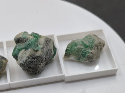 Chrysokoll mit Kristallen – Ray Mine Arizona USA | 4 Unikate zur Wahl Sammler roh Mineralien Stufe Geschenk - Art of Nature Berlin