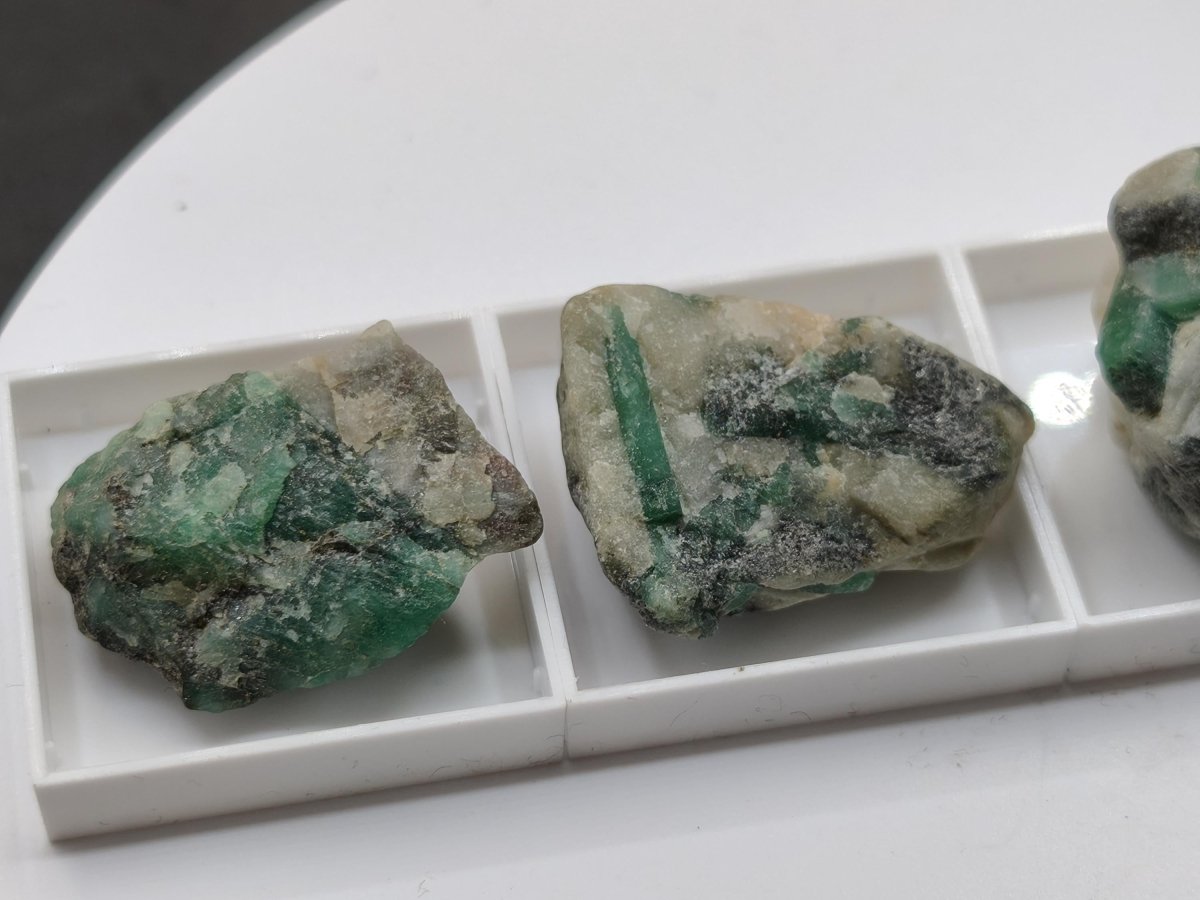 Chrysokoll mit Kristallen – Ray Mine Arizona USA | 4 Unikate zur Wahl Sammler roh Mineralien Stufe Geschenk - Art of Nature Berlin