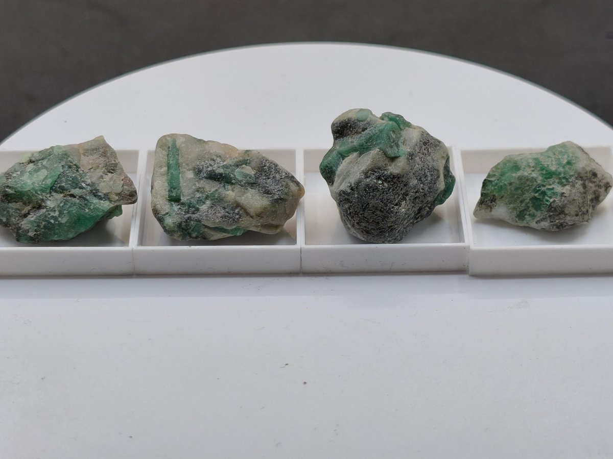 Chrysokoll mit Kristallen – Ray Mine Arizona USA | 4 Unikate zur Wahl Sammler roh Mineralien Stufe Geschenk - Art of Nature Berlin