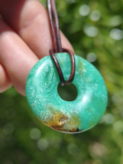 Chrysoprase Edelstein Donut Kette grün Natur GOA Boho Hippie Ethno Schutzsymbol Heilstein Sammler Unikat Mann Frau Er Sie Geschenk Anhänger - Art of Nature Berlin