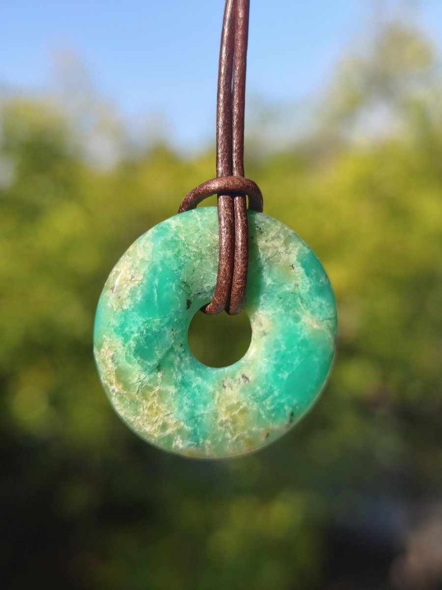 Chrysoprase Edelstein Donut Kette grün Natur GOA Boho Hippie Ethno Schutzsymbol Heilstein Sammler Unikat Mann Frau Er Sie Geschenk Anhänger - Art of Nature Berlin
