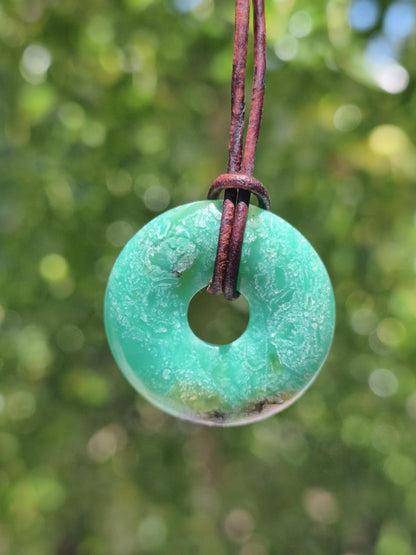 Chrysoprase Edelstein Donut Kette grün Natur GOA Boho Hippie Ethno Schutzsymbol Heilstein Sammler Unikat Mann Frau Er Sie Geschenk Anhänger - Art of Nature Berlin