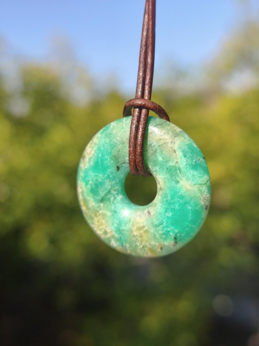 Chrysoprase Edelstein Donut Kette grün Natur GOA Boho Hippie Ethno Schutzsymbol Heilstein Sammler Unikat Mann Frau Er Sie Geschenk Anhänger - Art of Nature Berlin