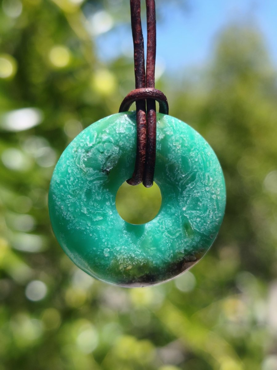 Chrysoprase Edelstein Donut Kette grün Natur GOA Boho Hippie Ethno Schutzsymbol Heilstein Sammler Unikat Mann Frau Er Sie Geschenk Anhänger - Art of Nature Berlin