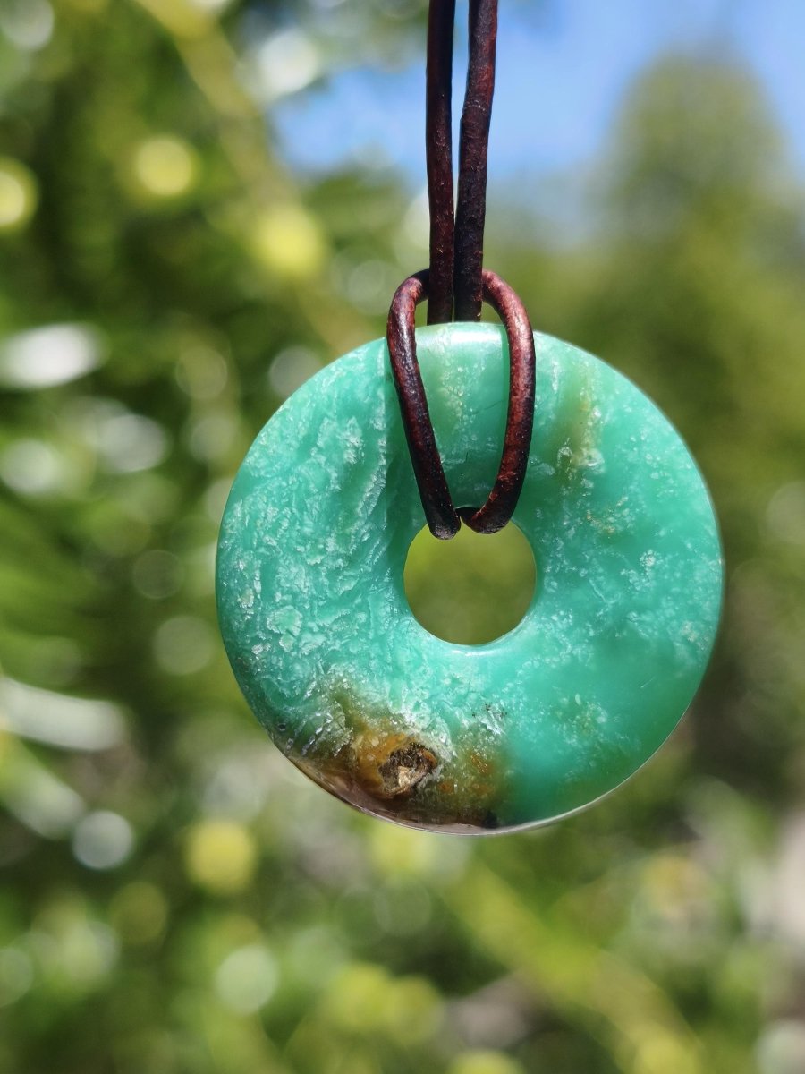 Chrysoprase Edelstein Donut Kette grün Natur GOA Boho Hippie Ethno Schutzsymbol Heilstein Sammler Unikat Mann Frau Er Sie Geschenk Anhänger - Art of Nature Berlin