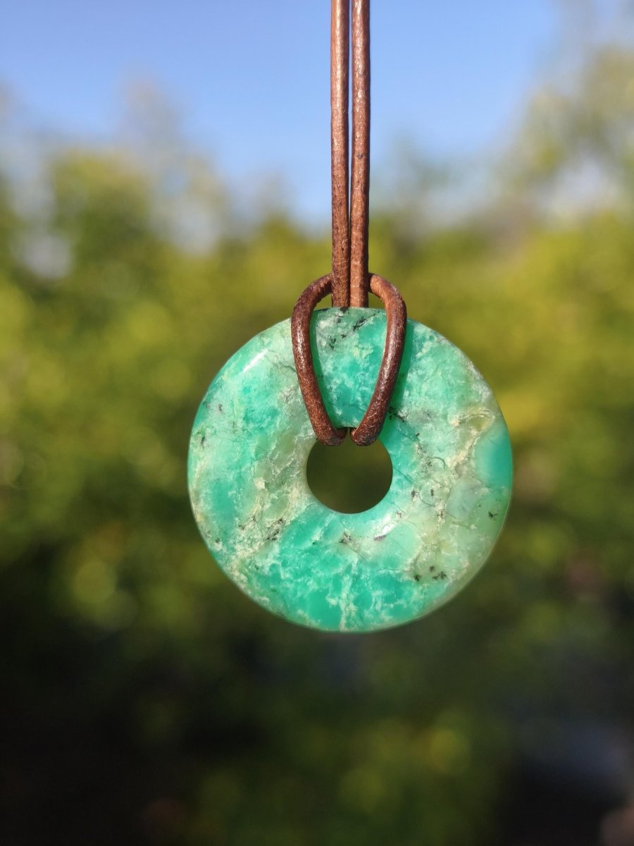 Chrysoprase Edelstein Donut Kette grün Natur GOA Boho Hippie Ethno Schutzsymbol Heilstein Sammler Unikat Mann Frau Er Sie Geschenk Anhänger - Art of Nature Berlin