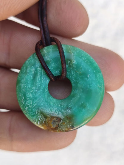 Chrysoprase Edelstein Donut Kette grün Natur GOA Boho Hippie Ethno Schutzsymbol Heilstein Sammler Unikat Mann Frau Er Sie Geschenk Anhänger - Art of Nature Berlin