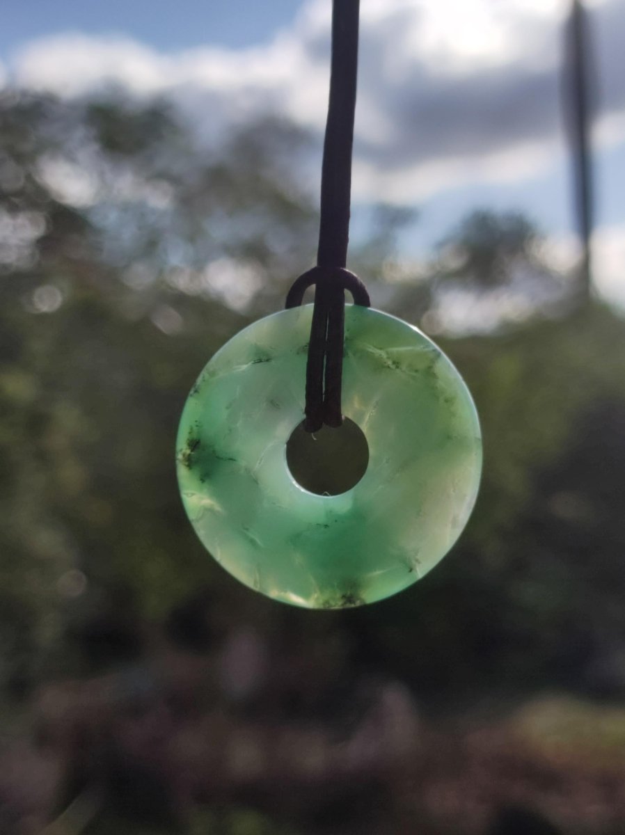 Chrysoprase Edelstein Donut Kette grün Natur GOA Boho Hippie Ethno Schutzsymbol Heilstein Sammler Unikat Mann Frau Er Sie Geschenk Anhänger - Art of Nature Berlin