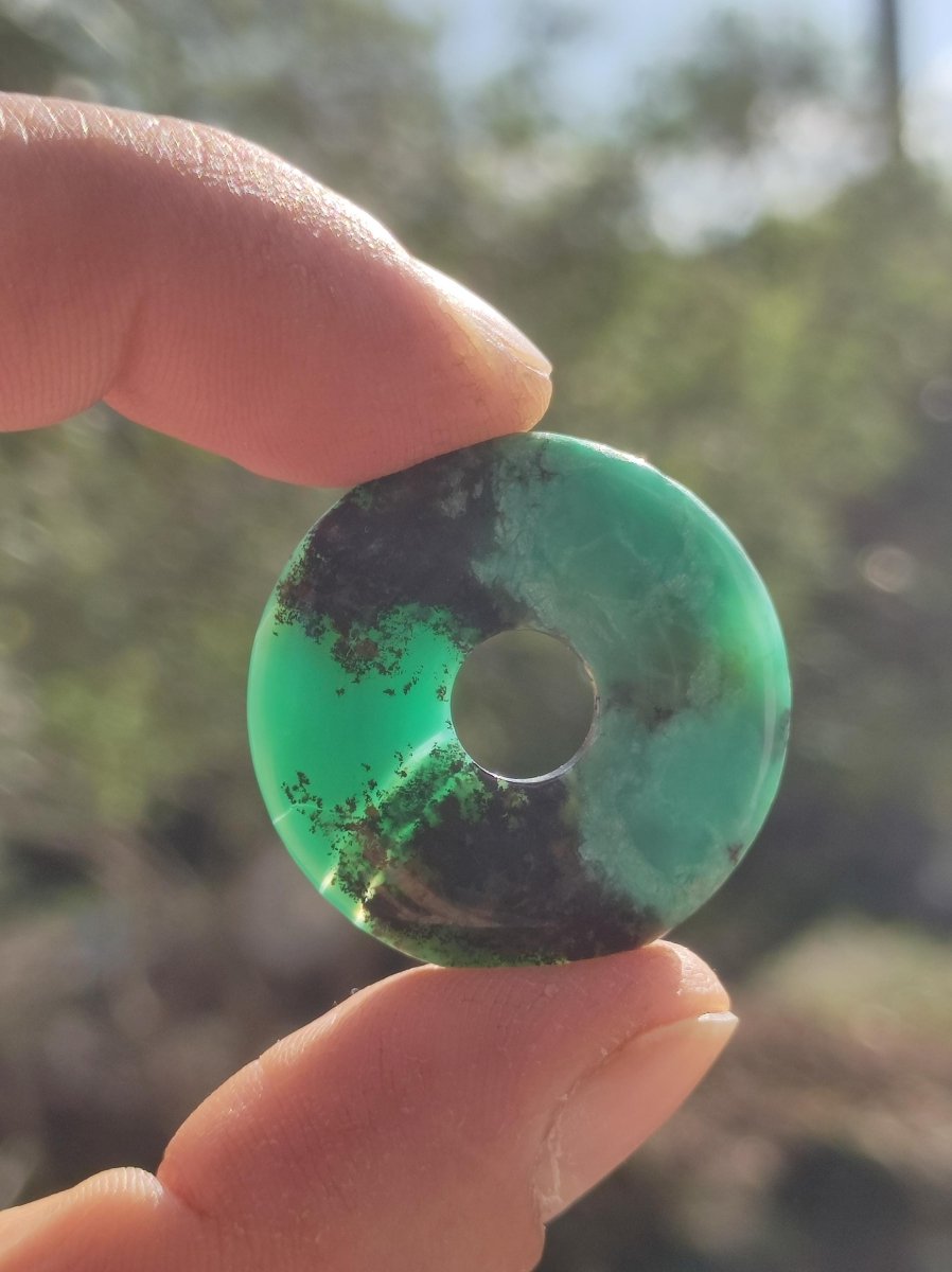 Chrysoprase Edelstein Donut Kette grün Natur GOA Boho Hippie Ethno Schutzsymbol Heilstein Sammler Unikat Mann Frau Er Sie Geschenk Anhänger - Art of Nature Berlin
