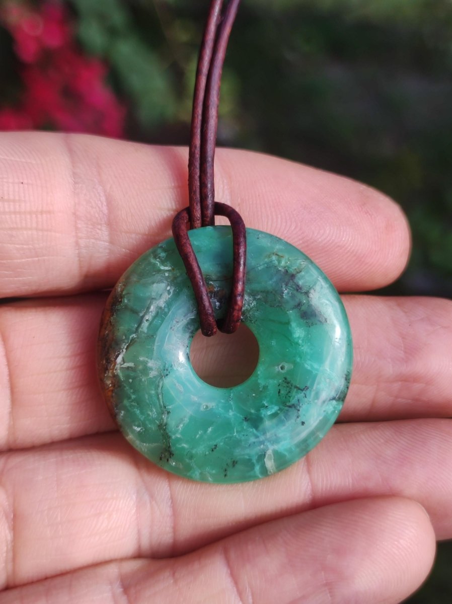 Chrysoprase Edelstein Donut Kette grün Natur GOA Boho Hippie Ethno Schutzsymbol Heilstein Sammler Unikat Mann Frau Er Sie Geschenk Anhänger - Art of Nature Berlin