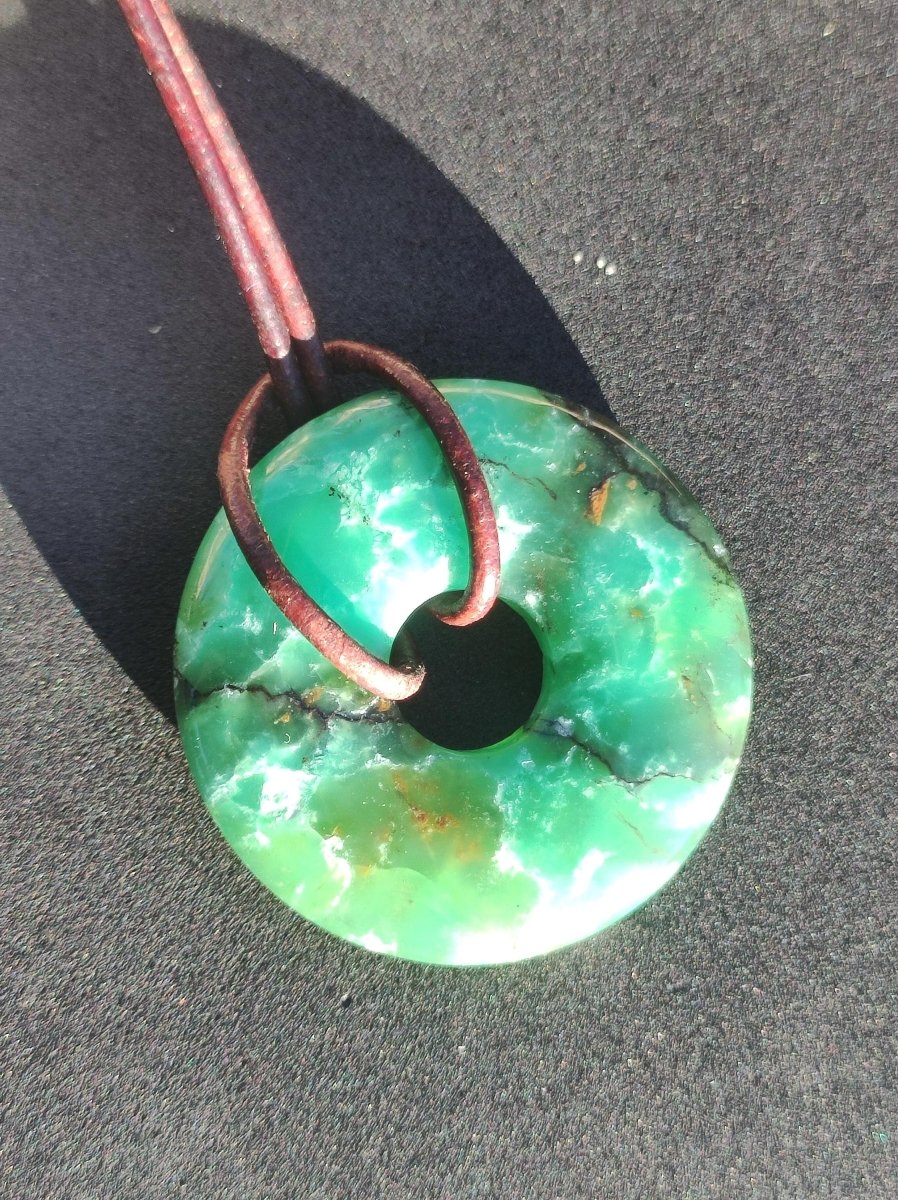 Chrysoprase Edelstein Donut Kette grün Natur GOA Boho Hippie Ethno Schutzsymbol Heilstein Sammler Unikat Mann Frau Er Sie Geschenk Anhänger - Art of Nature Berlin