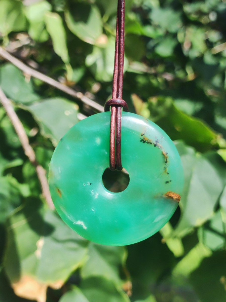 Chrysoprase Edelstein Donut Kette grün Natur GOA Boho Hippie Ethno Schutzsymbol Heilstein Sammler Unikat Mann Frau Er Sie Geschenk Anhänger - Art of Nature Berlin