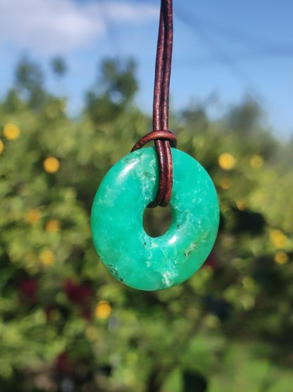 Chrysoprase Edelstein Donut Kette grün Natur GOA Boho Hippie Ethno Schutzsymbol Heilstein Sammler Unikat Mann Frau Er Sie Geschenk Anhänger - Art of Nature Berlin