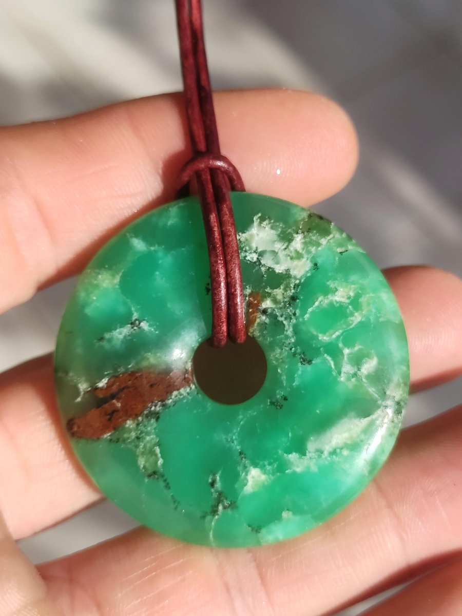 Chrysoprase Edelstein Donut Kette grün Natur GOA Boho Hippie Ethno Schutzsymbol Heilstein Sammler Unikat Mann Frau Er Sie Geschenk Anhänger - Art of Nature Berlin