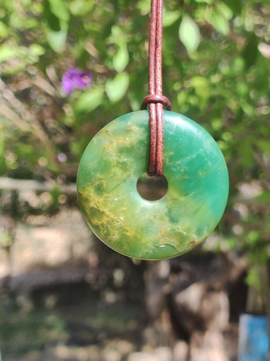 Chrysoprase Edelstein Donut Kette grün Natur GOA Boho Hippie Ethno Schutzsymbol Heilstein Sammler Unikat Mann Frau Er Sie Geschenk Anhänger - Art of Nature Berlin