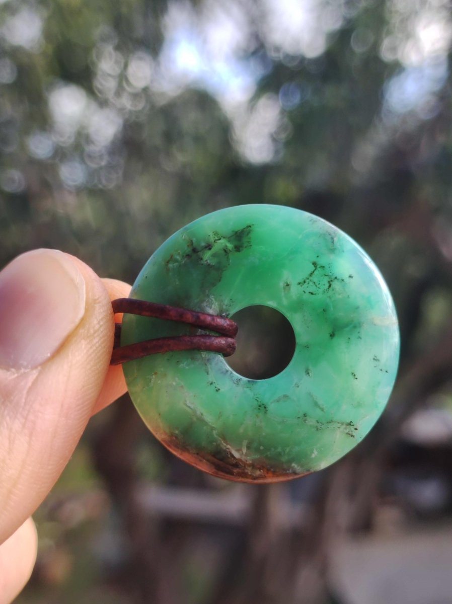 Chrysoprase Edelstein Donut Kette grün Natur GOA Boho Hippie Ethno Schutzsymbol Heilstein Sammler Unikat Mann Frau Er Sie Geschenk Anhänger - Art of Nature Berlin