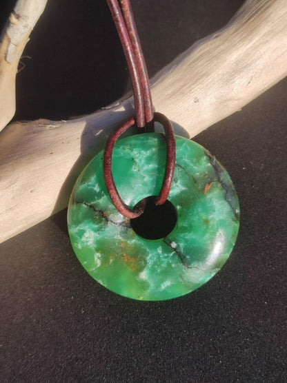 Chrysoprase Edelstein Donut Kette grün Natur GOA Boho Hippie Ethno Schutzsymbol Heilstein Sammler Unikat Mann Frau Er Sie Geschenk Anhänger - Art of Nature Berlin