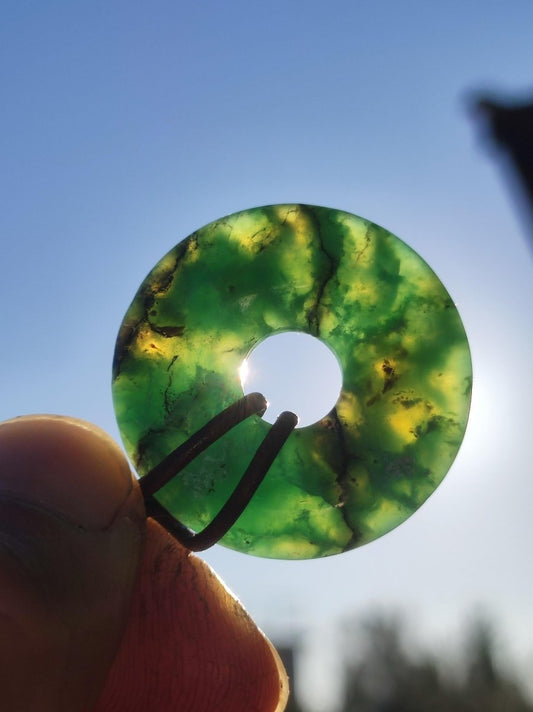 Chrysoprase Edelstein Donut Kette grün Natur GOA Boho Hippie Ethno Schutzsymbol Heilstein Sammler Unikat Mann Frau Er Sie Geschenk Anhänger - Art of Nature Berlin