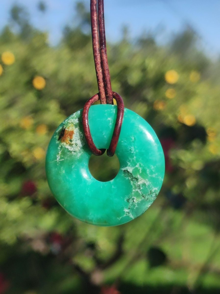 Chrysoprase Edelstein Donut Kette grün Natur GOA Boho Hippie Ethno Schutzsymbol Heilstein Sammler Unikat Mann Frau Er Sie Geschenk Anhänger - Art of Nature Berlin