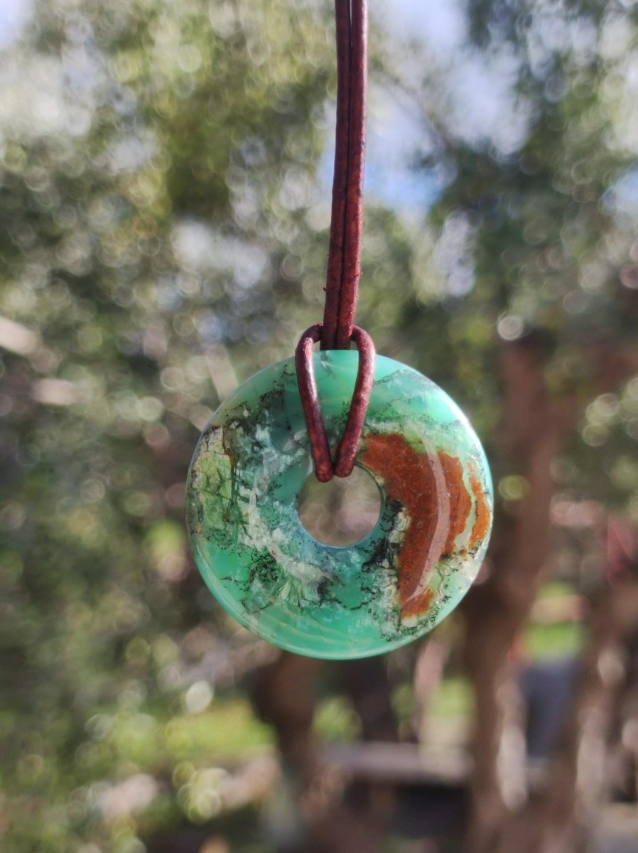 Chrysoprase Edelstein Donut Kette grün Natur GOA Boho Hippie Ethno Schutzsymbol Heilstein Sammler Unikat Mann Frau Er Sie Geschenk Anhänger - Art of Nature Berlin
