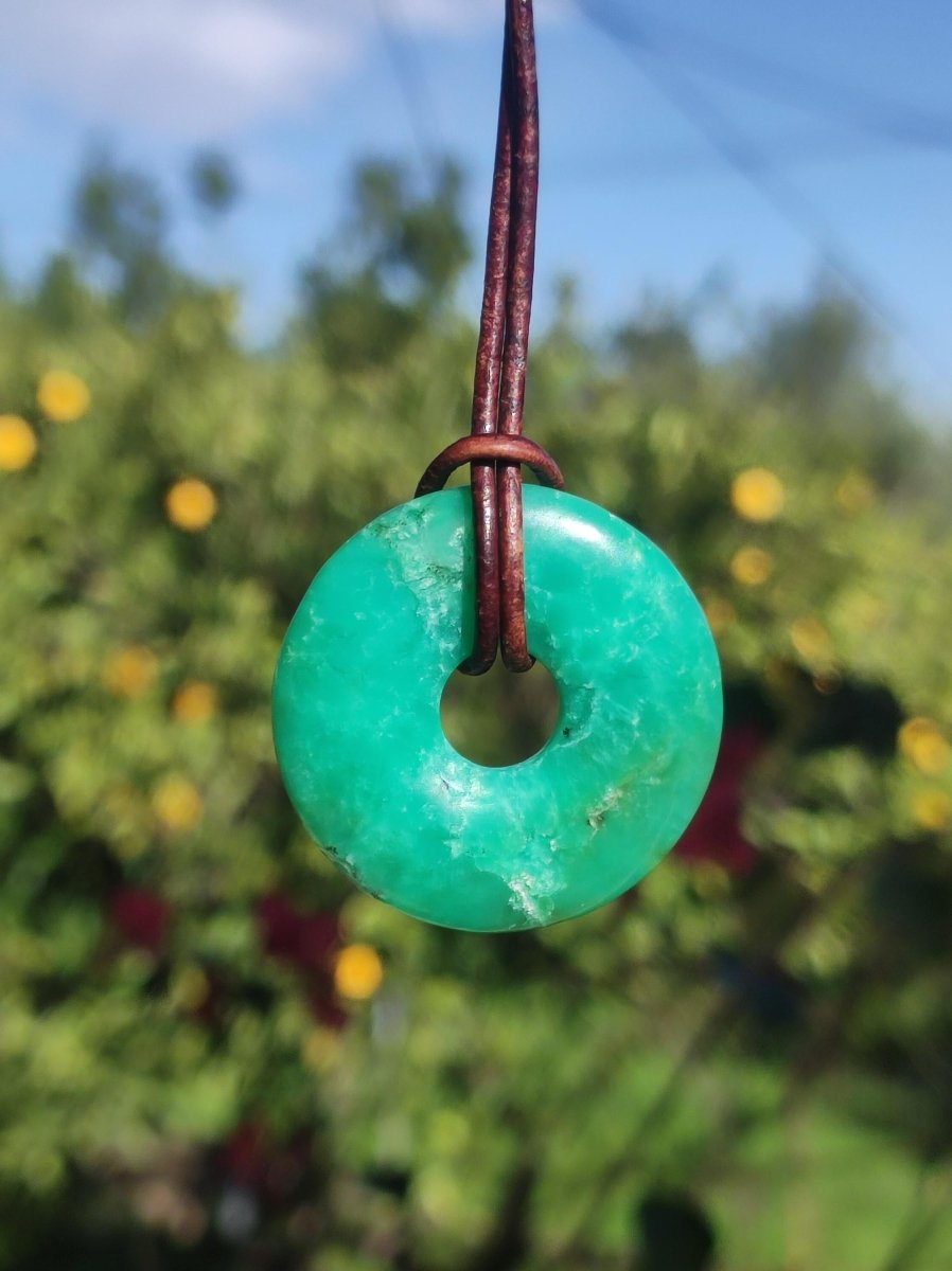 Chrysoprase Edelstein Donut Kette grün Natur GOA Boho Hippie Ethno Schutzsymbol Heilstein Sammler Unikat Mann Frau Er Sie Geschenk Anhänger - Art of Nature Berlin