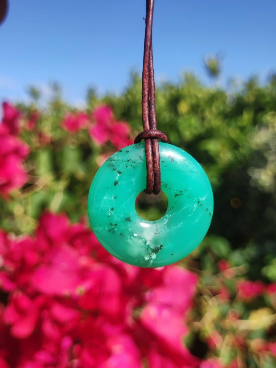 Chrysoprase Edelstein Donut Kette grün Natur GOA Boho Hippie Ethno Schutzsymbol Heilstein Sammler Unikat Mann Frau Er Sie Geschenk Anhänger - Art of Nature Berlin
