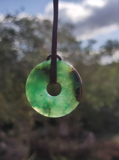 Chrysoprase Edelstein Donut Kette grün Natur GOA Boho Hippie Ethno Schutzsymbol Heilstein Sammler Unikat Mann Frau Er Sie Geschenk Anhänger - Art of Nature Berlin